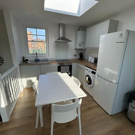 2 Bedroom Flat Pimlico Apartment