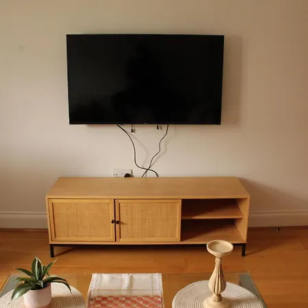 Appartement With Pool Table Londen