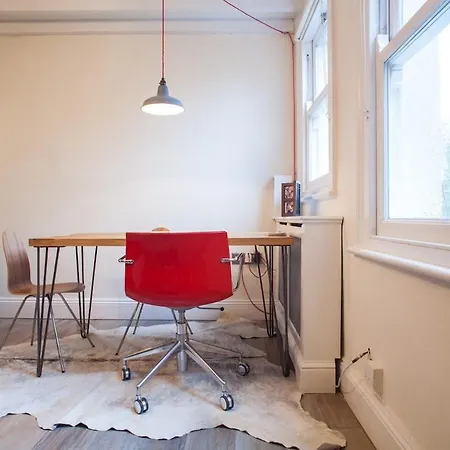 Charming Floor In Earls Court Apartman *