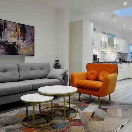 Appartement Luxury In Prime Location Steps From Woodgreen *