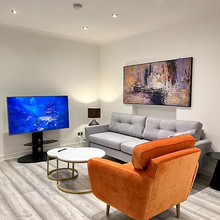 Appartement Luxury In Prime Location Steps From Woodgreen