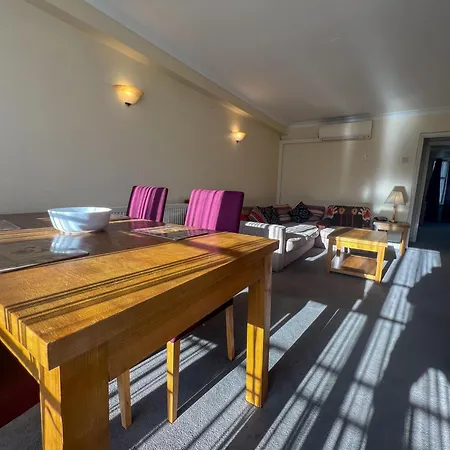 Timeless Luxury 2 Bedroom In Coveted Mayfair H9 Apartment