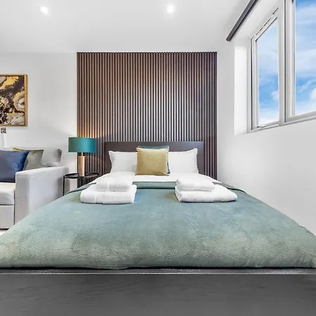 Modern - Golders - Near Station Apartment *