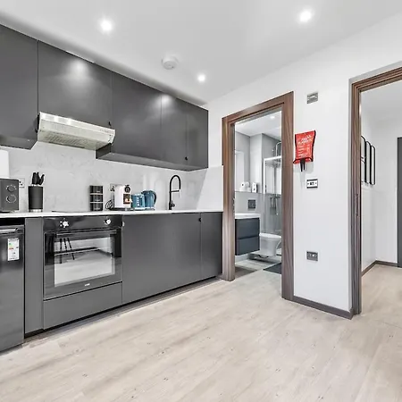 Modern - Golders - Near Station Apartment *