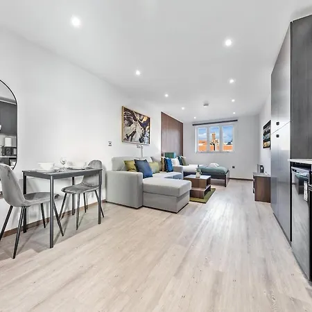 Modern - Golders - Near Station London