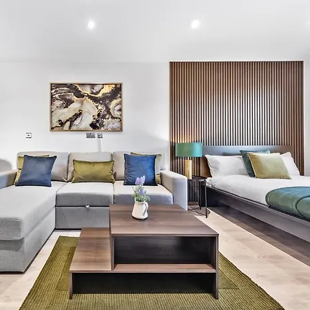 Modern - Golders - Near Station * London