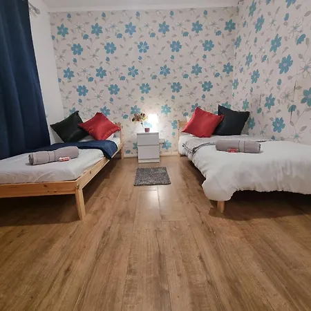 Cheerful 4/5 Bed House - Heathrow * West Drayton (Middlesex)