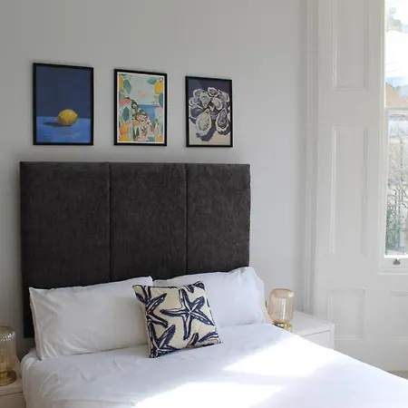Appartement With Pool Table Londen