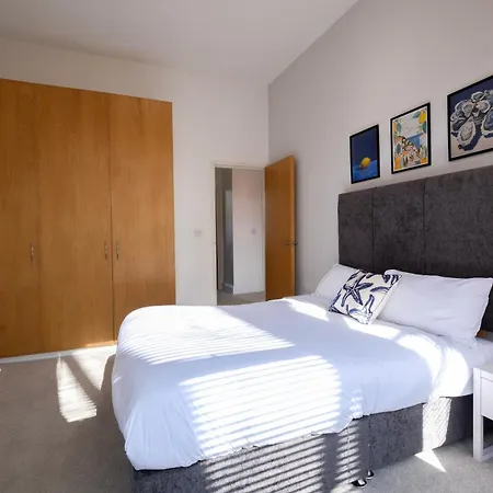 Appartement With Pool Table Londen