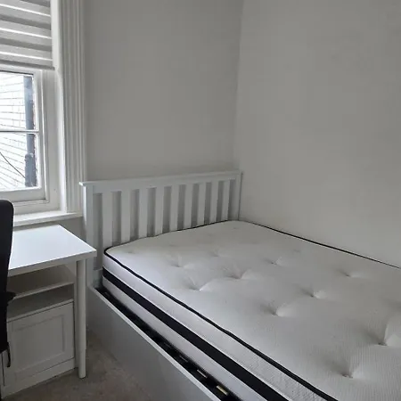 3-bed In The Heart Of Fitzrovia Apartment
