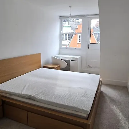 3-bed In The Heart Of Fitzrovia Apartment
