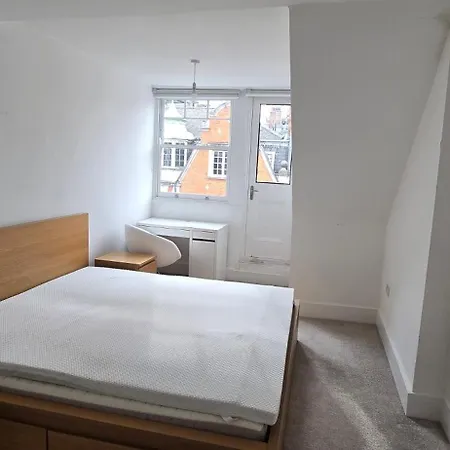 3-bed In The Heart Of Fitzrovia Apartment London