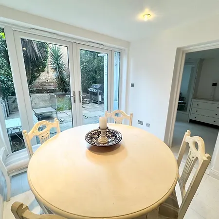 2 Min Walk To Portobello Road London