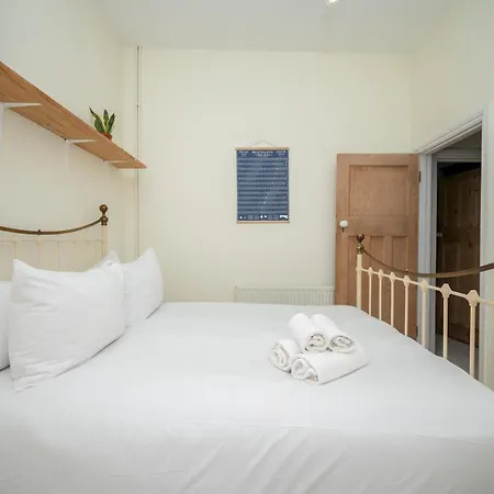 度假居 Pass The Keys Airy 1850s Coach House With Private Balcony *