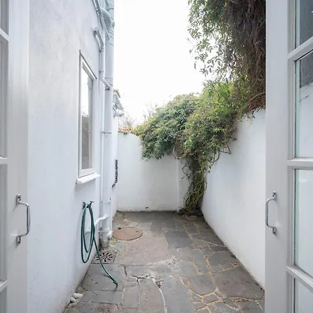 度假居 Pass The Keys Airy 1850s Coach House With Private Balcony