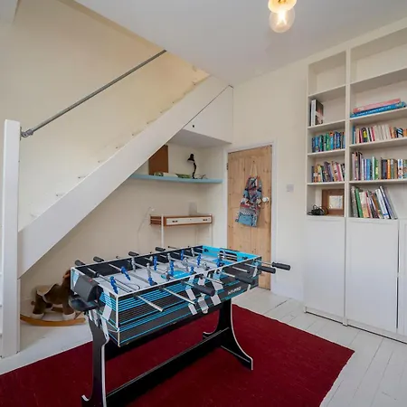 Pass The Keys Airy 1850s Coach House With Private Balcony 度假居 伦敦