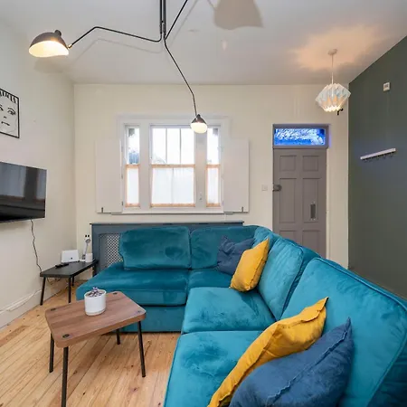 度假居 Pass The Keys Airy 1850s Coach House With Private Balcony