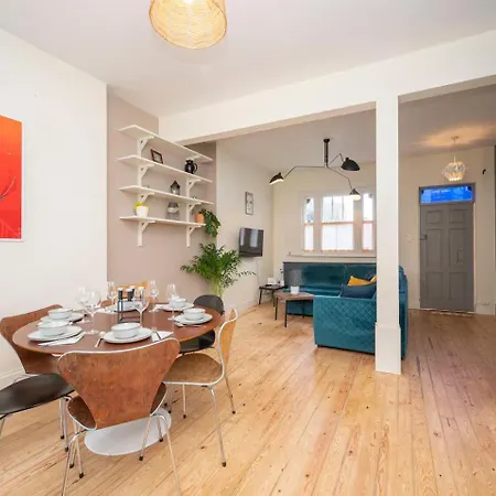 度假居 Pass The Keys Airy 1850s Coach House With Private Balcony 伦敦