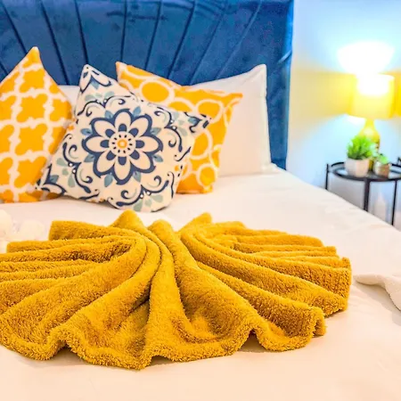 Apartment The Wanderer 3 Bedroom By Altoluxoexperience Short Lets & Serviced With Free Parking & Wifi *