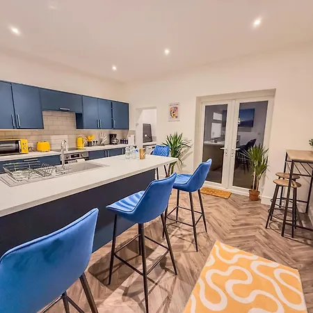 The Wanderer 3 Bedroom By Altoluxoexperience Short Lets & Serviced With Free Parking & Wifi Apartment