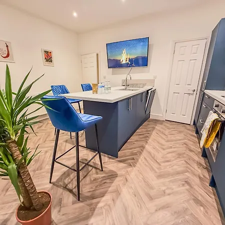 The Wanderer 3 Bedroom By Altoluxoexperience Short Lets & Serviced With Free Parking & Wifi Apartment *