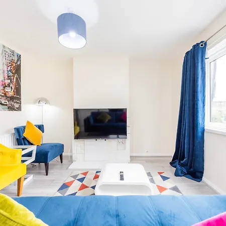 Garland Modern Close To Station 3 Bedroom