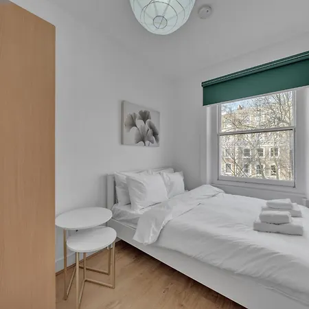 Apartment Beaufort Gardens London