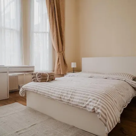 5 Stops From Everywhere - Balcony Flat Near Paddington Apartman *
