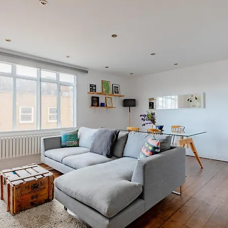 Contemporary 2bd Flat With Balcony Shoreditch Apartment