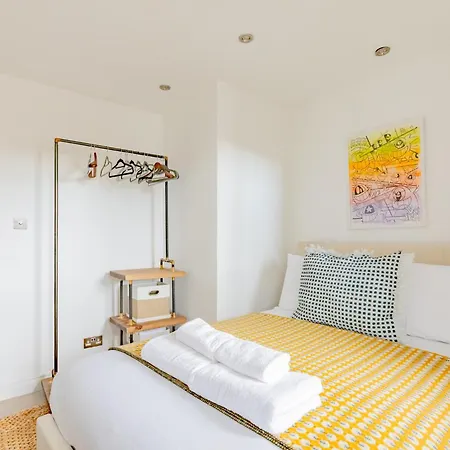 Contemporary 2bd Flat With Balcony Shoreditch London