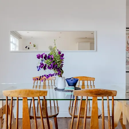 Contemporary 2bd Flat With Balcony Shoreditch London