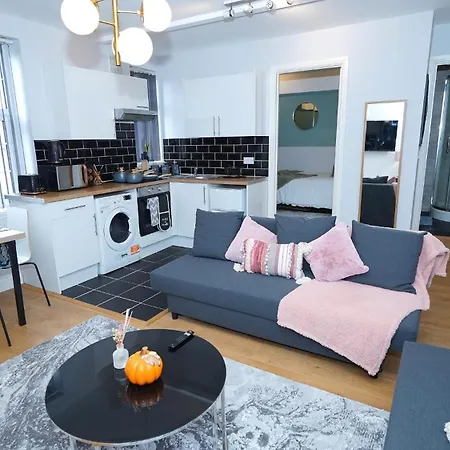 Comfortable Family Sussex Garden Apartment *