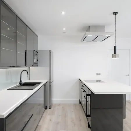 Fulham Luxury High-spec With Large Balcony, Location, Near Fulham And Chelsea Stadiums *