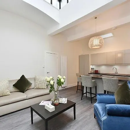 Modern 3 Bedrooms Flat In South Kensington Apartment London