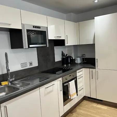 1-bed Sleeps 4 To Shops & Transport Appartement