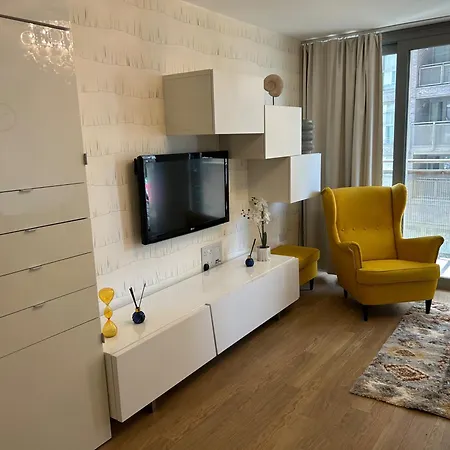 Appartement 1-bed Sleeps 4 To Shops & Transport *