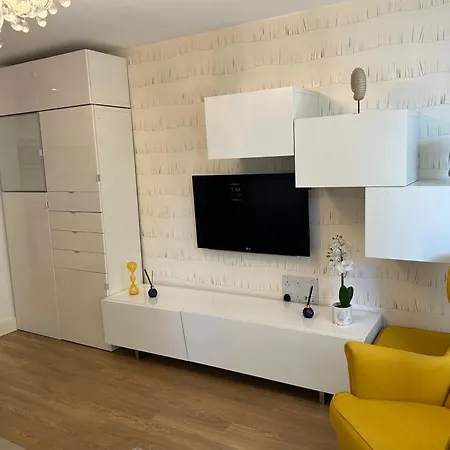 1-bed Sleeps 4 To Shops & Transport Appartement Londen