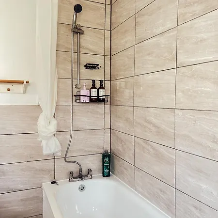 Big 1-bed Flat Elephant & Castle *