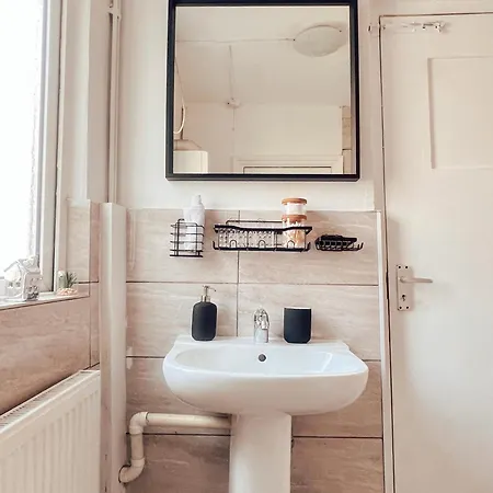 Big 1-bed Flat Elephant & Castle Apartment *