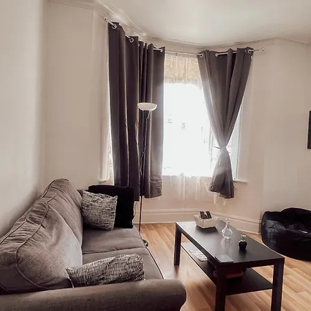 Big 1-bed Flat Elephant & Castle Apartment London