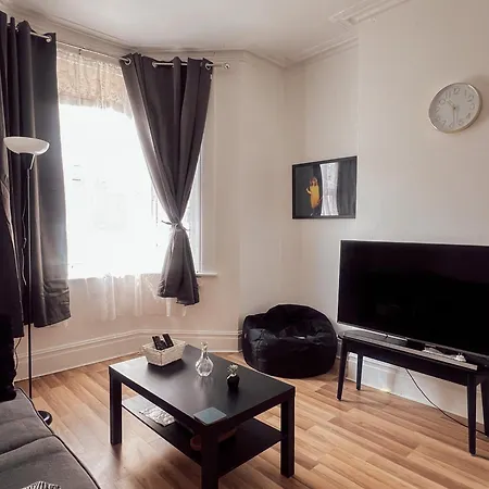 Big 1-bed Flat Elephant & Castle * London