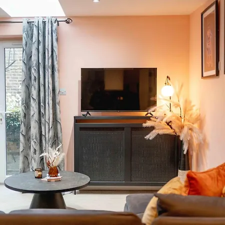 3bedrooms Next To Kilburn And Hampstead Station * London