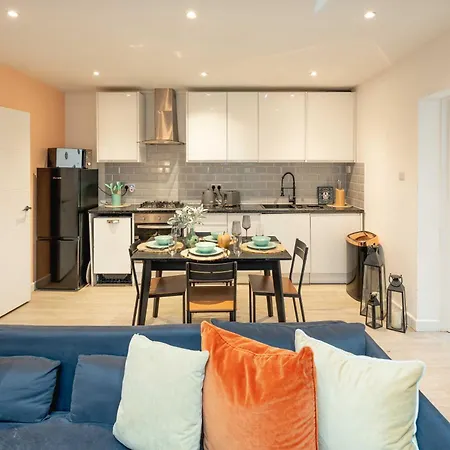 3bedrooms Next To Kilburn And Hampstead Station London