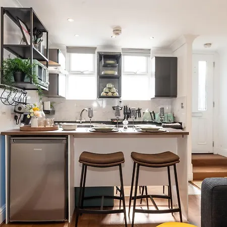 Cute 2 Bedroom House - 10 Min Walk To Woolwich Dlr & Elizabeth Line - Netflix - Espresso Machine *