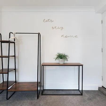 Holiday home Cute 2 Bedroom House - 10 Min Walk To Woolwich Dlr & Elizabeth Line - Netflix - Espresso Machine *