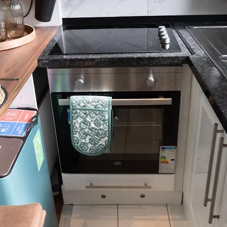 Holiday home Cute 2 Bedroom House - 10 Min Walk To Woolwich Dlr & Elizabeth Line - Netflix - Espresso Machine *
