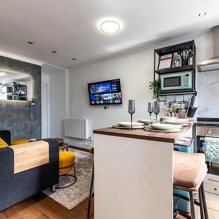 Cute 2 Bedroom House - 10 Min Walk To Woolwich Dlr & Elizabeth Line - Netflix - Espresso Machine Holiday home London