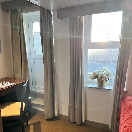 En-suite Twin For 4, 203 *
