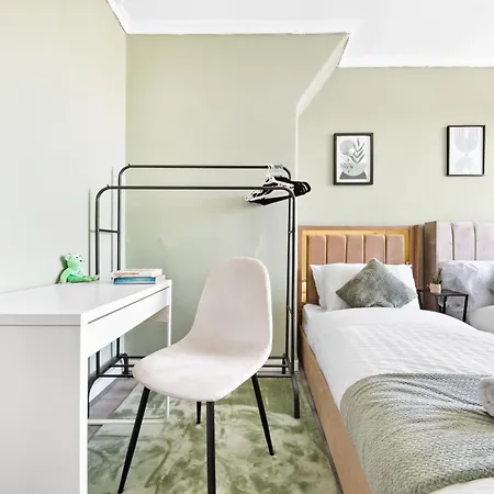 Apartment Modern 2 Bed Sleeps 7 *