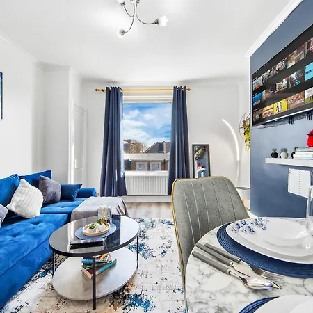 Apartment Modern 2 Bed Sleeps 7 London